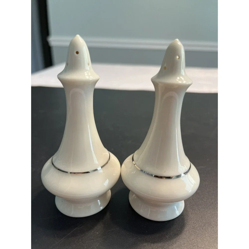 Lenox USA Regency Salt and Pepper Shakers Set Ivory with 24k Gold Trim Vintage